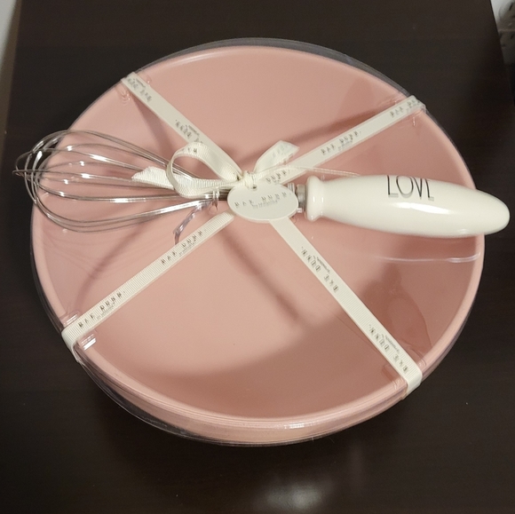 SALE‼️ Rae Dunn "MOM'S KITCHEN" Bowl & Whisk Set - Picture 3 of 4